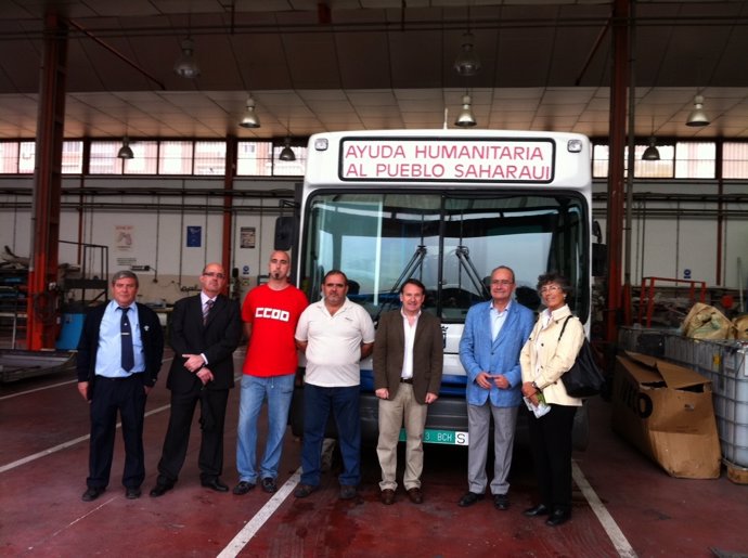 De La Torre Visita El Autobús Que Será Donado Al Sahara