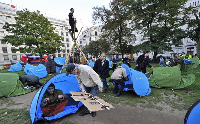 'Indignados' En El Campamento De  Finsbury Square,Londres