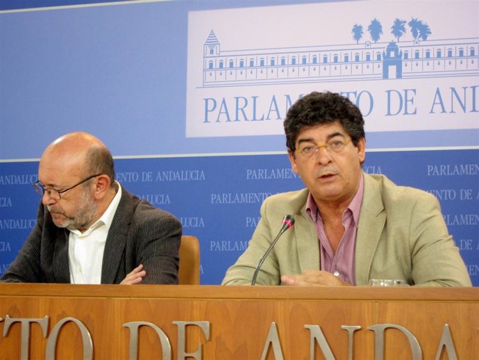 Valderas En Rueda De Prensa En El Parlamento
