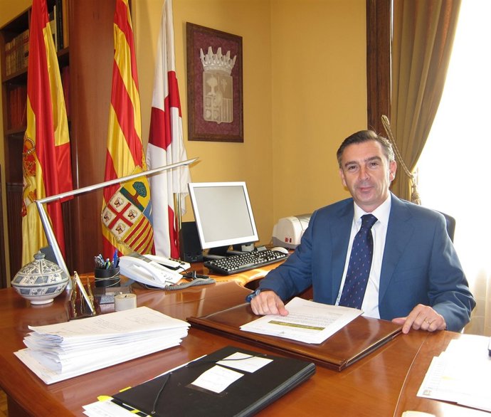 El Presidente De La DPZ Y Del PP-Zaragoza, Luis María Beamonte, En Su Despacho
