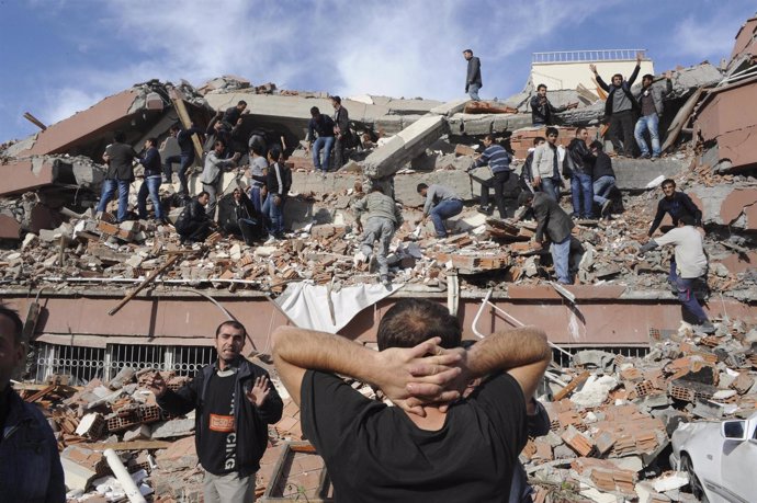 Terremoto De 7,6 En Turquía