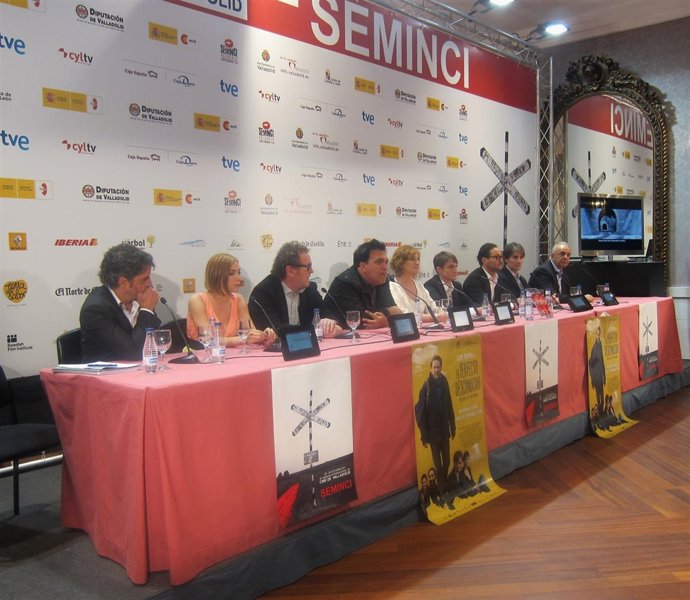 El Equipo De 'El Perfecto Desconocido' En La Presentación En Seminci