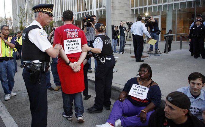 Detenidos En El Movimiento 'Occupy Chicago'