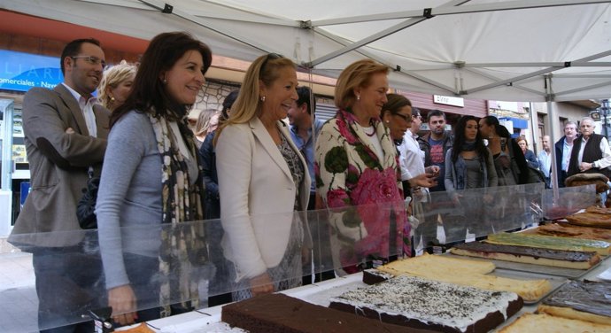 Mercedes Fernández (PP) En El Mercado De Noreña