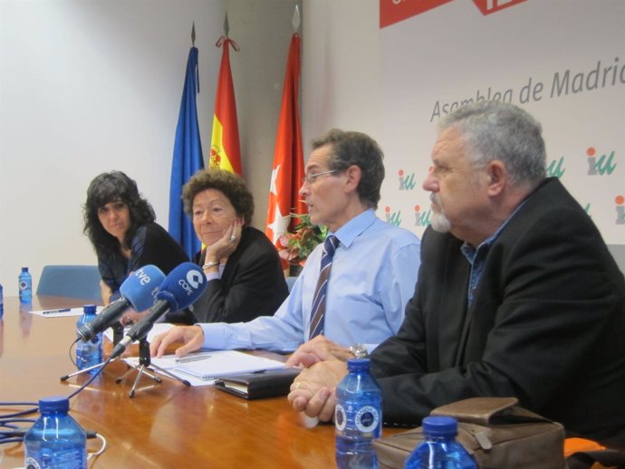 Miembros De IU En Rueda De Prensa En La Asamblea De Madrid