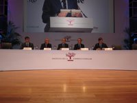 Jáuregui ve necesaria la fusión de ayuntamientos, la supresión de diputaciones y la mejora de la relación CC.AA-Estado