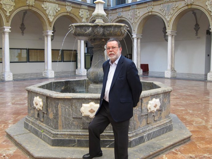 Salvador Blanco (PSOE) En El Patio Barroco De La Diputación