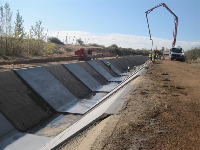 Obras En El Canal Del Órbigo