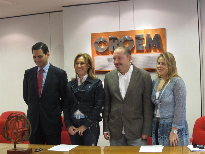 Presidenta Hostemur Y Premiados