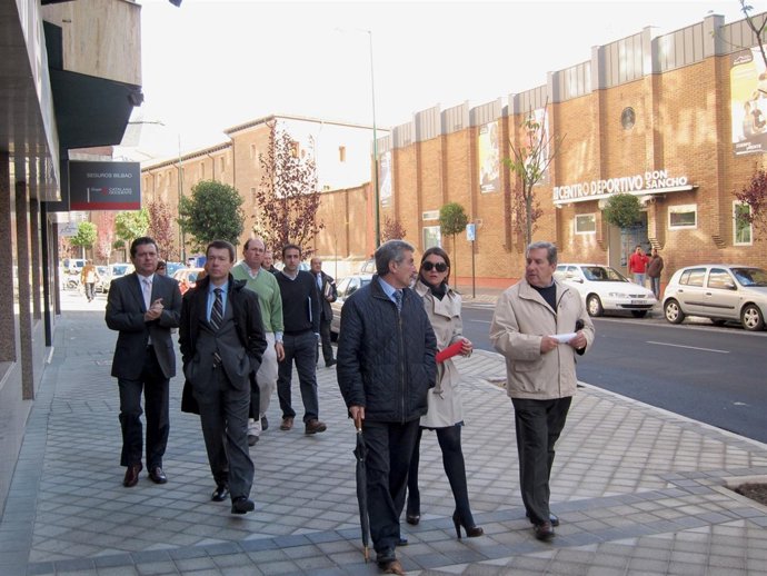 Manuel Sánchez Y Cristina Vidal Visitan La Renovada Calle Don Sancho