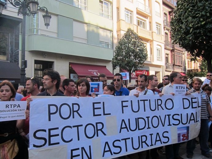 Protestas Trabajadores RTPA Ante La Junta. 