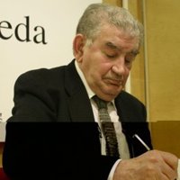 Gamoneda ve a Juan Ramón Jiménez como "un referente histórico", pero desconoce la influencia en su poesía 