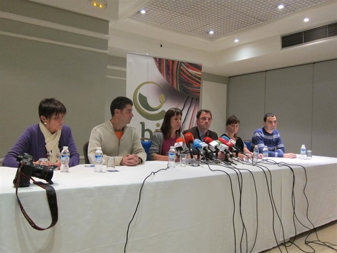Portavoces De Bildu, En Rueda De Prensa En Bilbao. 