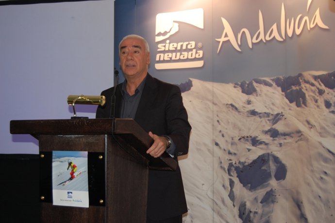 El Consejero De Turismo, Luciano Alonso, En Una Presentación