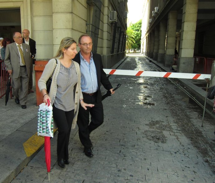 Los Padres De Marta Del Castillo, A La Salida De La Audiencia Provincial