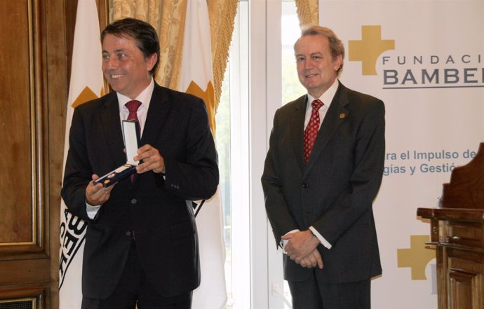 Manuel Cervera Recibe La Medalla De Oro De La Fundación Bamberg