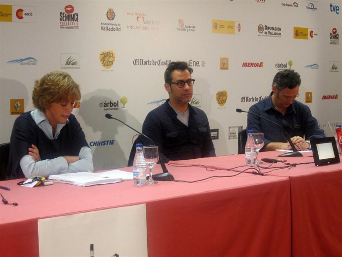 El Guionista De 'Restauración', Erez Kavel, (Centro ) Durante La Rueda De Prensa