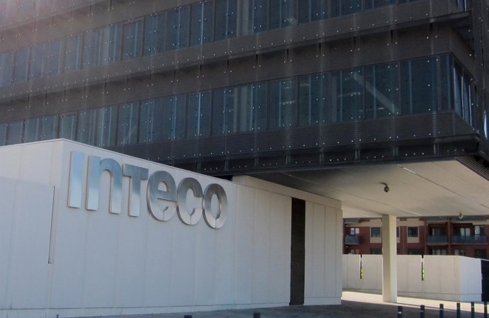 En La Imagen, Fachada Del Instituto Nacional De Tecnologías De La Comunicación