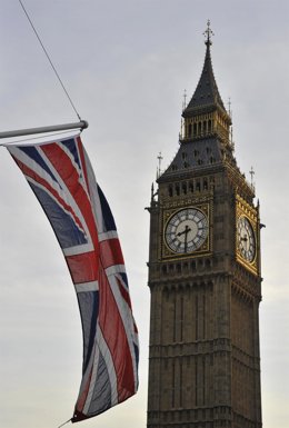 Bandera Del Reino Unido Con El Big Ben De Fondo