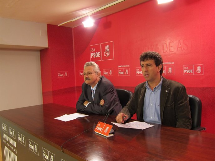Trevín (Izquierda) Y Gutiérrez, Durante La Rueda De Prensa.