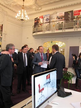Sanz En La Inauguración De 'Oficina Evolutiva'
