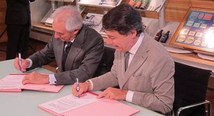Ignacio González Firma Un Convenio 
