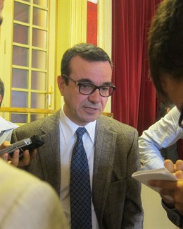 Aguiló En Los Pasillos Del Parlament