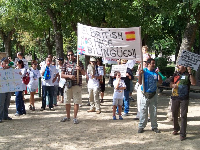 Manifestación Contra Recortes Del  British Council 