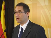 Tres de cada cuatro catalanes cree que los políticos solo persiguen beneficiarse