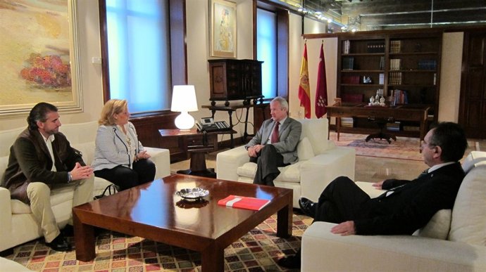 El Presidente Murciano Recibe A La Presidenta De La AVT