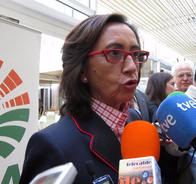 La Ministra De Medio Ambiente, Y Medio Rural Y Marino, Rosa Aguilar