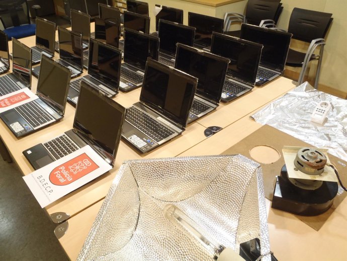 Ordenadores Portátiles Y Lámparas Térmicas Recuperadas Por La Policía Foral.