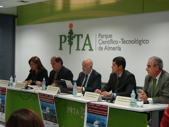 Mesa De La Jornada En El PITA Sobre Mercancías Por Vía Aérea