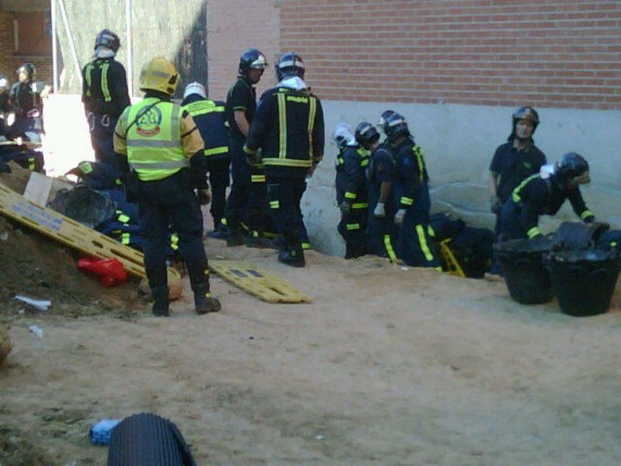 Los Obreros, Trabajando En La Zanja