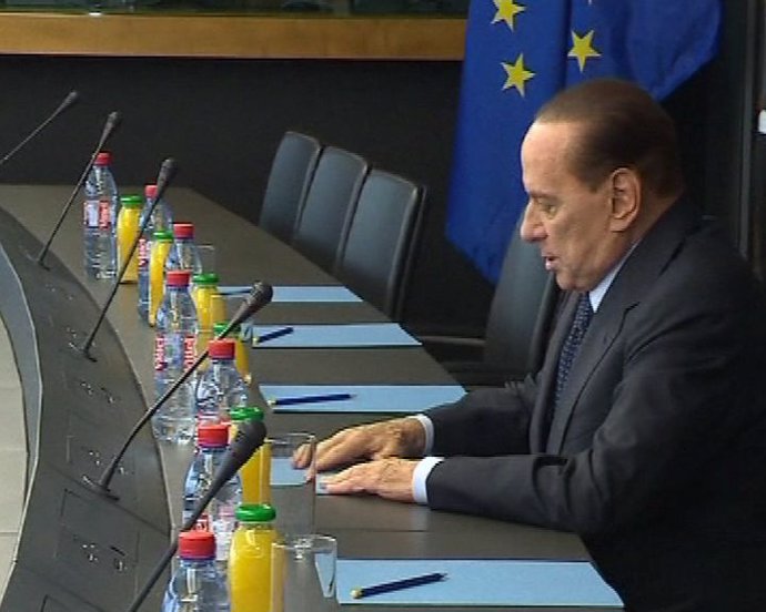 Berlusconi se examina en Bruselas