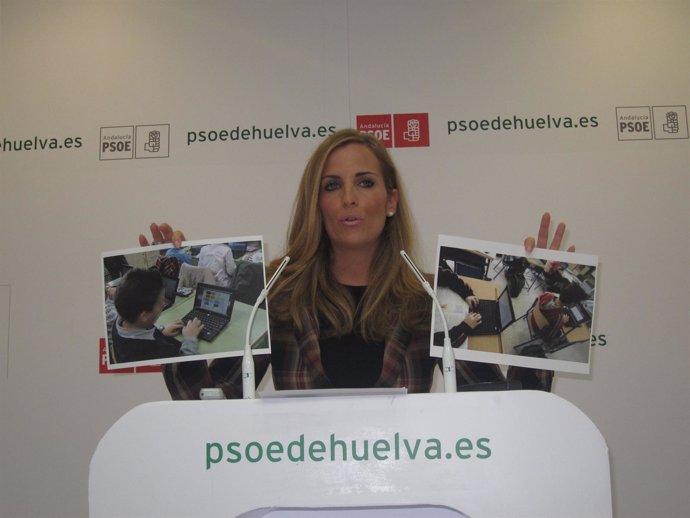 La Portavoz De La Ejecutiva Provincial Del PSOE De Huelva, Elena Ruiz.