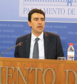 Mario Jiménez, Este Miércoles En Rueda De Prensa