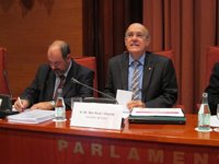 La oposición en bloque afea a Boi Ruiz el aumento de las listas de espera en Catalunya