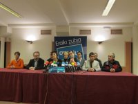 Amaiur pregunta a Rubalcaba y Rajoy si aceptan "una batalla de ideas" sin recurrir a "uniformes, botas y sables" 