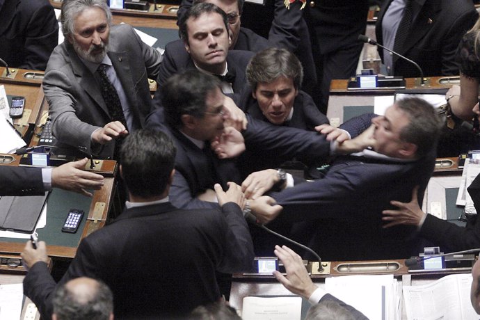 Pelea En El Parlamento Italiano