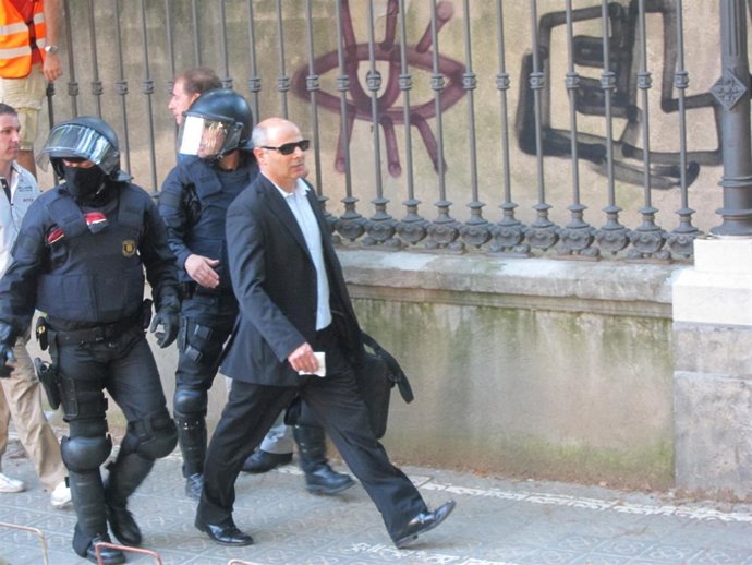 El Diputado Joan Boada Durante El Bloqueo Al Parlament El 15 De Junio De 2011
