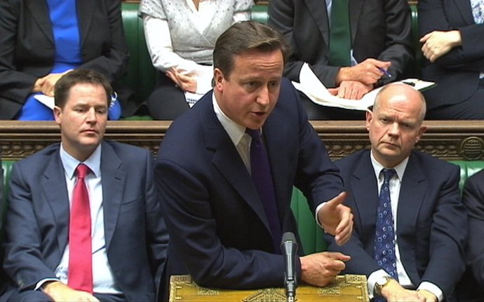 El Primer Ministro Británico David Cameron En El Parlamento 