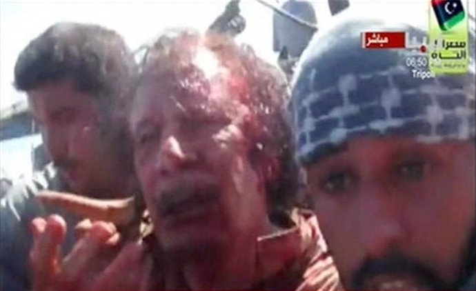 El Exlíder Libio Muamar Gadafi Es Capturado Por Los Combatientes Del CNT
