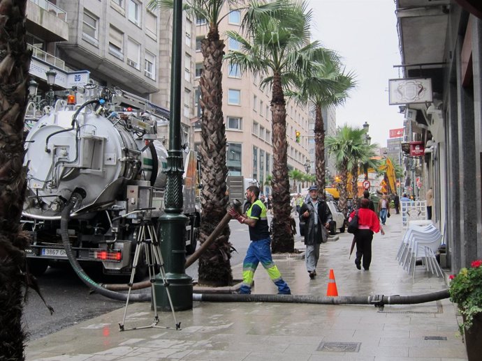 Bomberos Trabajan Para Achicar Agua En Vigo, Temporal