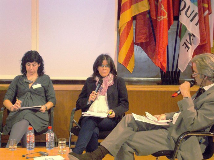Berta Miranda Durante Su Intervención En La Conferencia Sobre Las Comunicaciones
