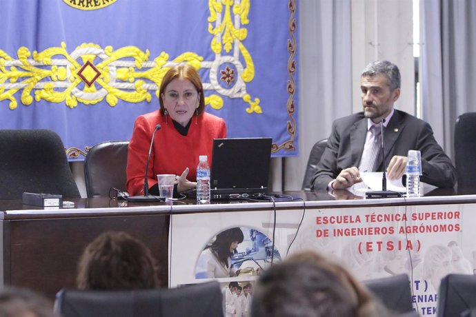 Alfonso Carlosena, A La Derecha, Junto A Remedios Melero