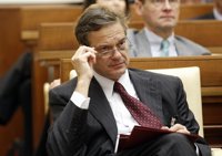 Berlusconi pide la dimisión de Bini Smaghi en televisión