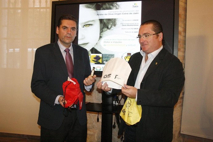 Vera Y Martínez Presentan La Campaña Sobre El Aceite De Oliva En Colegios.