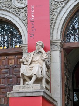 Escultura De Miguel Servet, En El Edificio Paraninfo