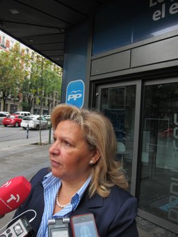 La Presidenta De La AVT, Ángeles Pedraza, Frente A La Sede Del PP